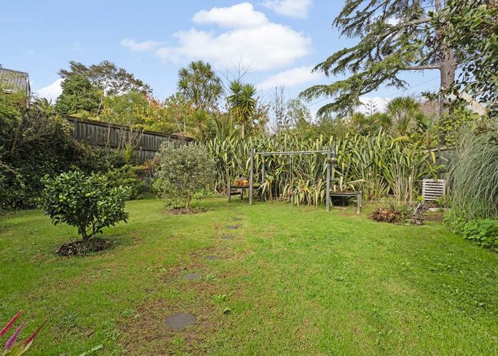  at 2/2 Earl Road, Titirangi, Waitakere City, Auckland
