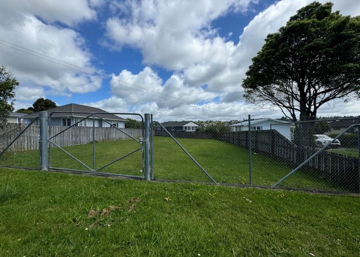  at 35 Lincoln Park Avenue, Massey, Waitakere City, Auckland