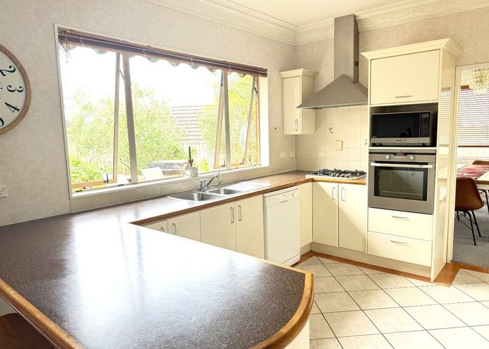  at 9 Westerham Drive, Dannemora, Auckland