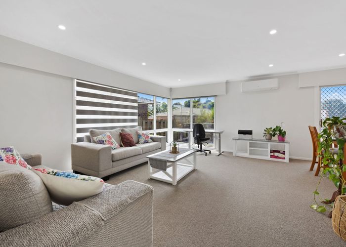  at 18 Borrowdace Avenue, Botany Downs, Manukau City, Auckland