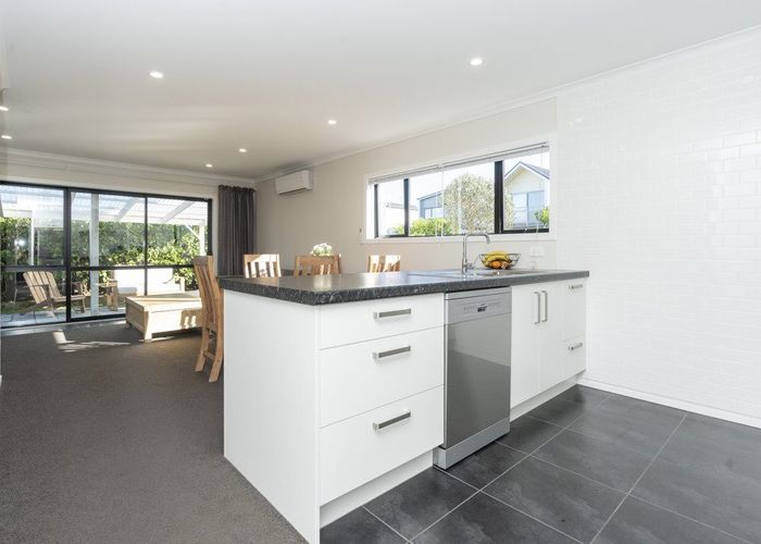  at 14 Rebekah Crescent, Flagstaff, Hamilton