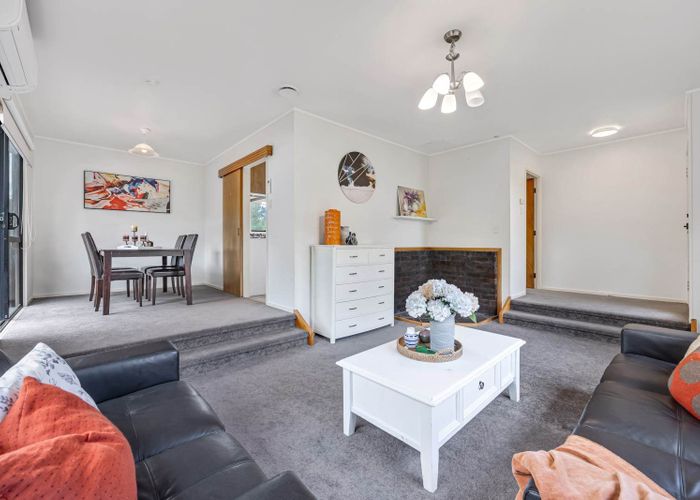  at 11 Redlands Grove, Swanson, Auckland