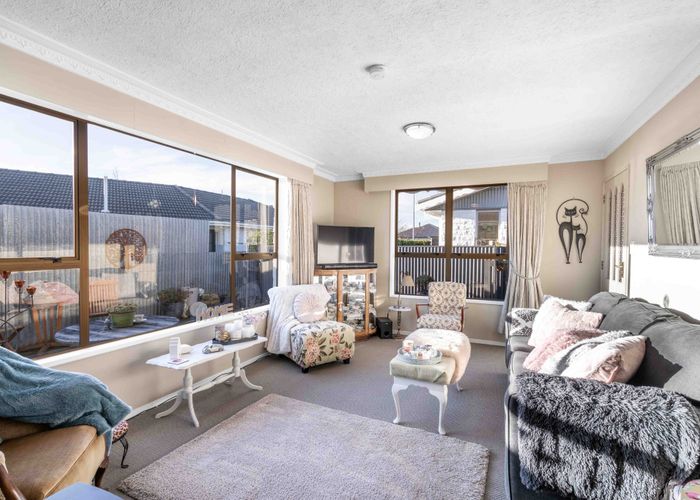  at 2/124 Margaret Street, Glengarry, Invercargill