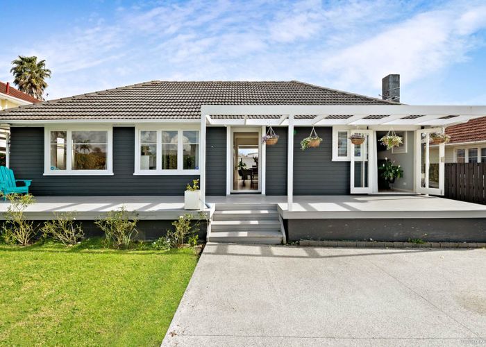  at 43 Beach Road, Te Atatu Peninsula, Auckland
