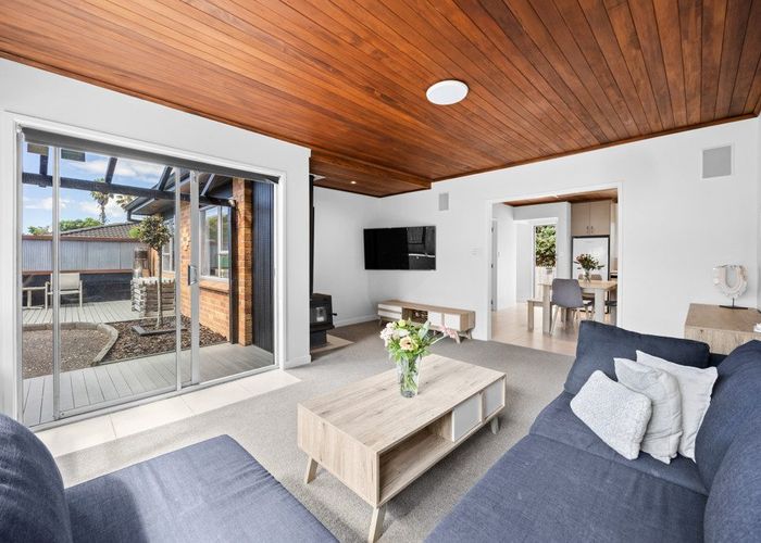 at 2/15 Rotoiti Avenue, Pakuranga Heights, Manukau City, Auckland