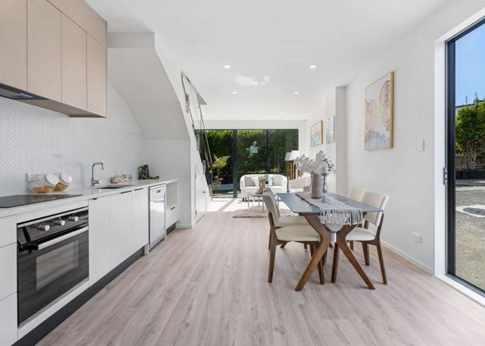 at 4/10 Hutchinson Road, Bucklands Beach, Manukau City, Auckland
