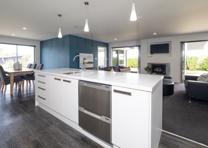  at 12 Torbay Avenue, Huntingdon, Ashburton