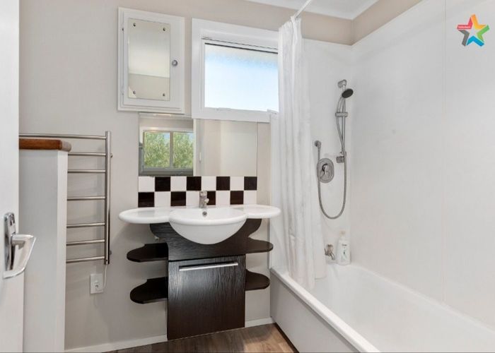  at 40e Leighton Ave, Waiwhetu, Lower Hutt, Wellington