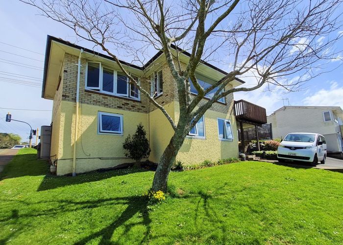  at 2/177 Glenfield Road, Hillcrest, Auckland