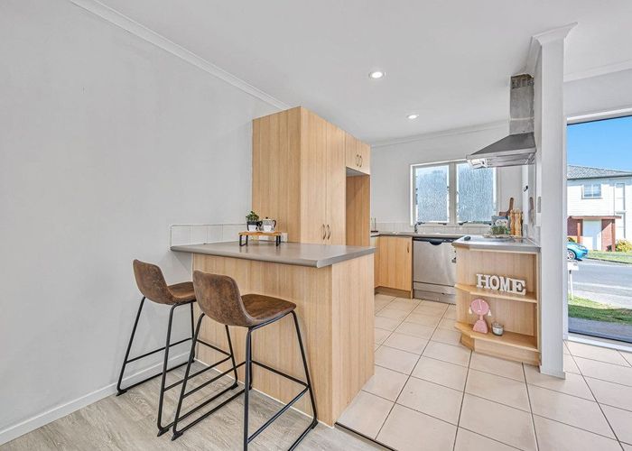  at 4 Brashier Circle, Sunnyvale, Auckland