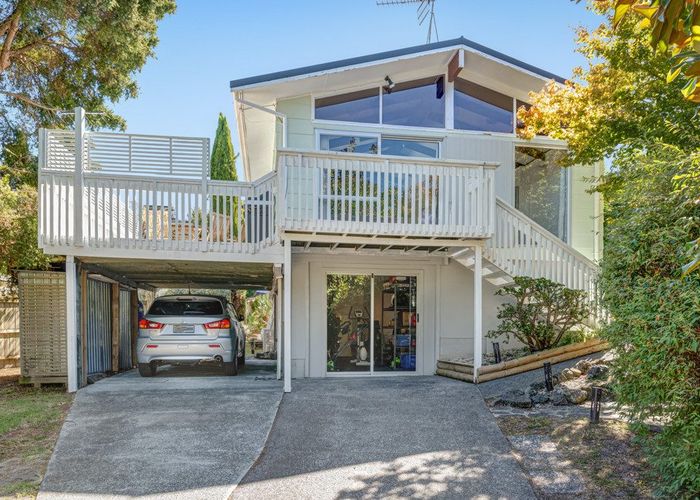  at 8 Teviot Place, Totara Vale, Auckland
