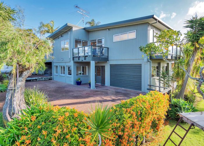 at 43 Hoskins Avenue, Hillsborough, Auckland