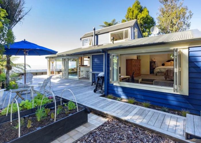  at 27 Quinns Road, Waiatarua, Auckland