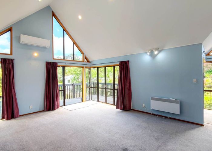  at 2 Crown Hill Close, Forrest Hill, North Shore City, Auckland