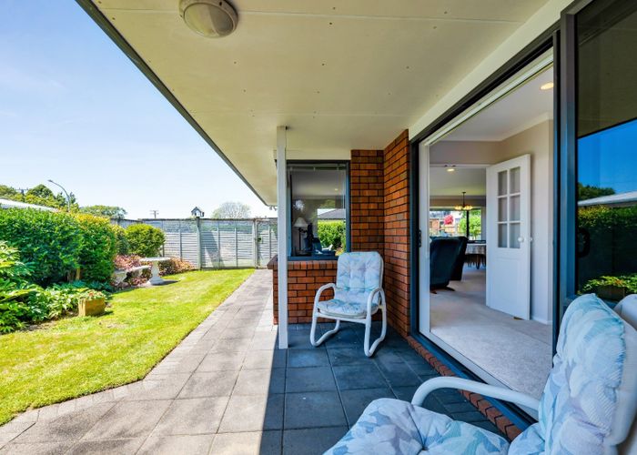  at 6 Kellyville Heights, Merrilands, New Plymouth