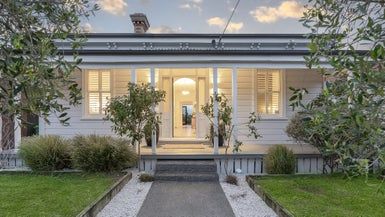  at 2 Kingsland Avenue, Kingsland, Auckland
