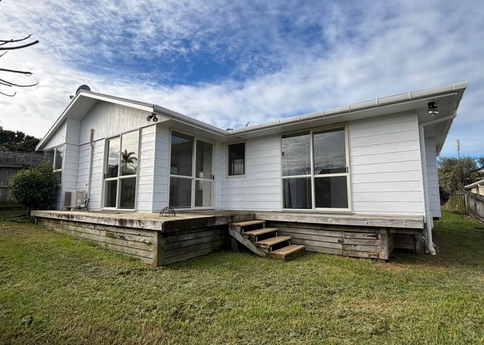  at 1/826 East Coast Road, Browns Bay, North Shore City, Auckland