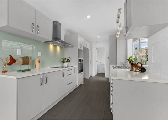  at 4 Bacot Place, Howick, Manukau City, Auckland