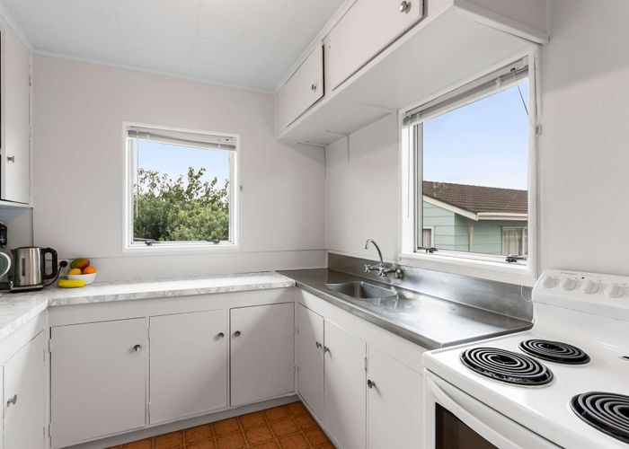  at 5 De Bloge Place, Manukau, Manukau City, Auckland