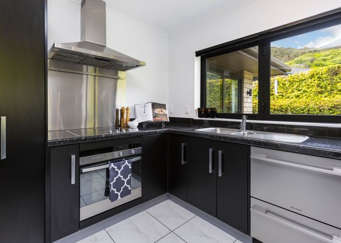  at 58 King Charles Drive, Kingsley Heights, Upper Hutt