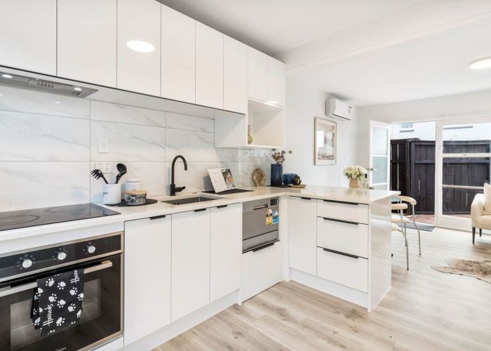  at 4/13 Armadale Road, Remuera, Auckland