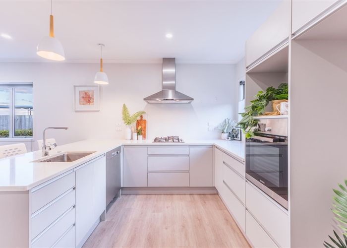  at 3 Springside Court, Huntington, Hamilton