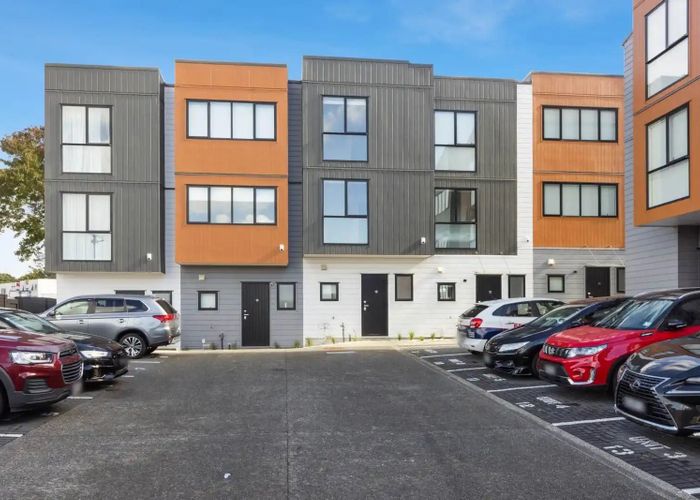  at 13/200 Sunnynook Road, Totara Vale, North Shore City, Auckland