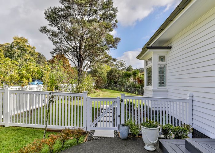  at 14 Landing Road, Titirangi, Auckland