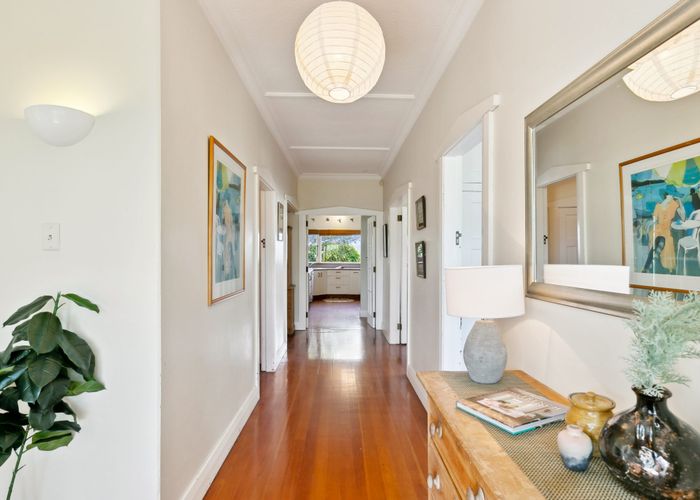  at 102 Nevay Road, Karaka Bays, Wellington