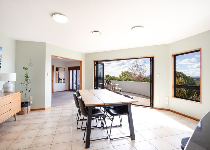 For sale 33 Ruapehu Drive, Fitzherbert, Palmerston North, Manawatu