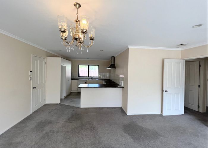  at 33A Minaret Drive, Bucklands Beach, Manukau City, Auckland