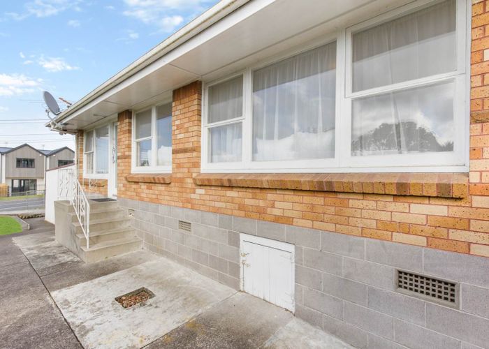  at 1/27 Malone Road, Mount Wellington, Auckland