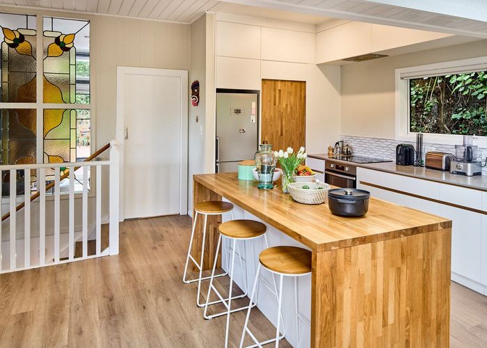  at 98 Motuhara Road, Plimmerton, Porirua