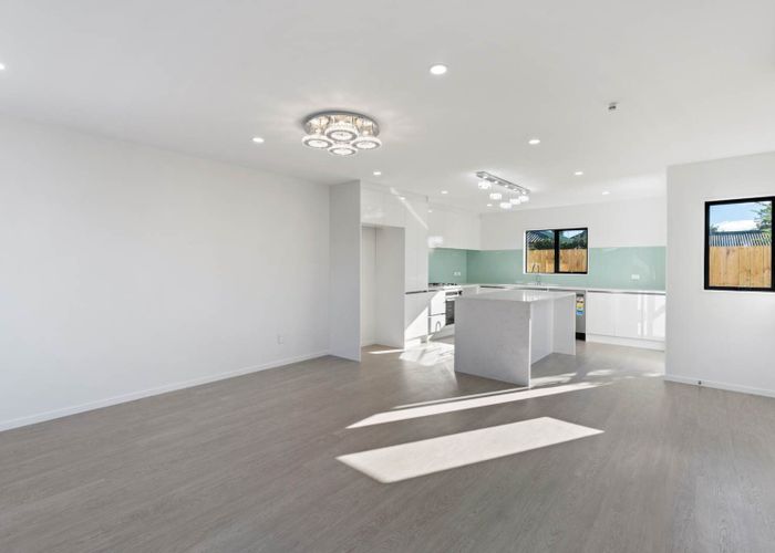  at 90D Seymour Road, Sunnyvale, Waitakere City, Auckland