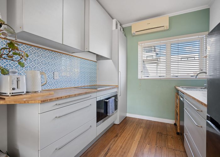  at 2/15 Tagalad Road, Mission Bay, Auckland City, Auckland