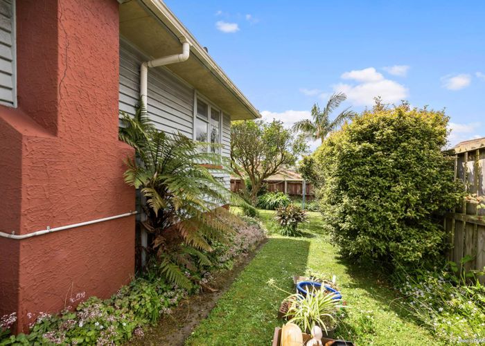  at 16 Botany Road, Howick, Auckland