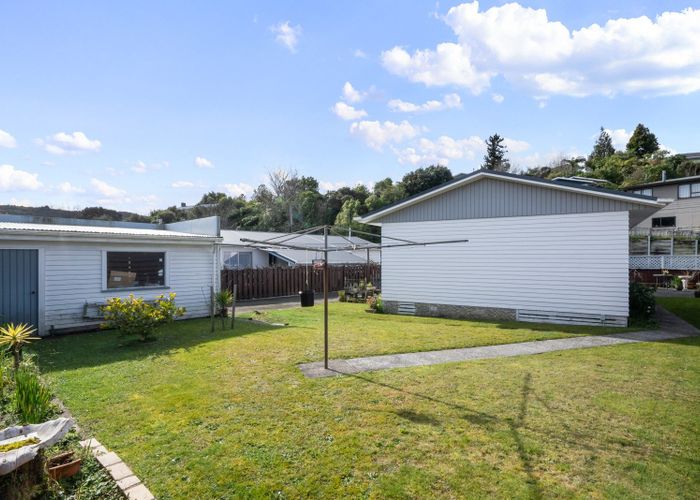  at 20 Vista Crescent, Maoribank, Upper Hutt