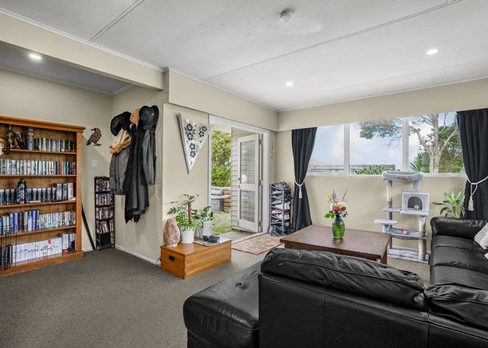  at 218 Dowse Drive, Maungaraki, Lower Hutt, Wellington