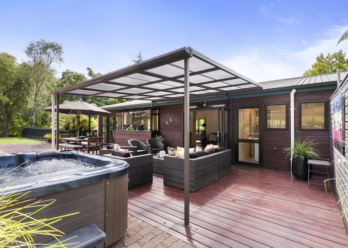  at 16 Parklands Avenue, Swanson, Auckland