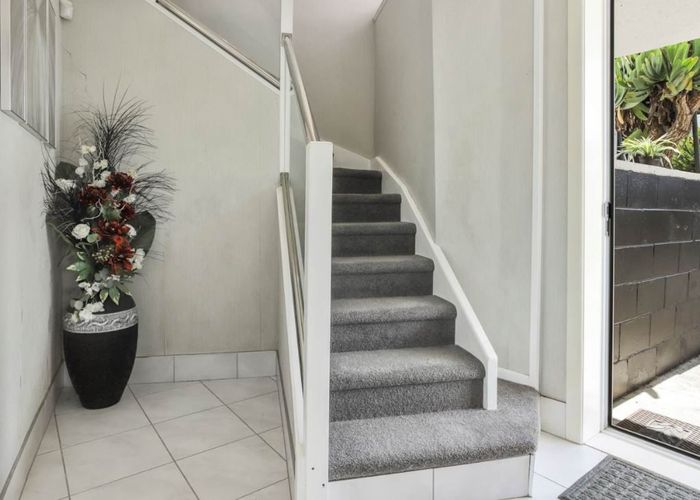  at 7 Lawrence Crescent, Hill Park, Manukau City, Auckland