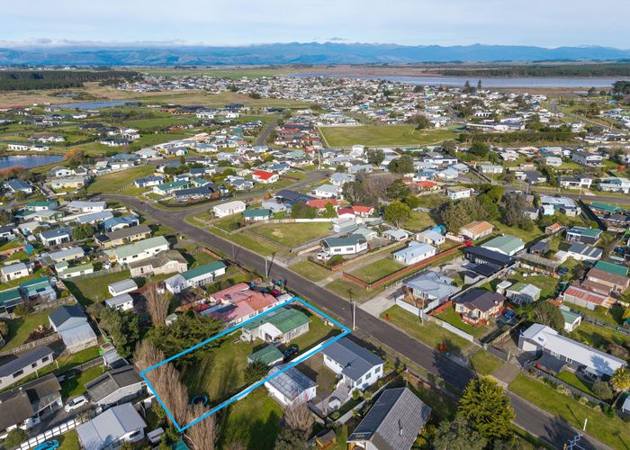 at 9 Hennessy Street East, Foxton Beach, Horowhenua, Manawatu / Whanganui