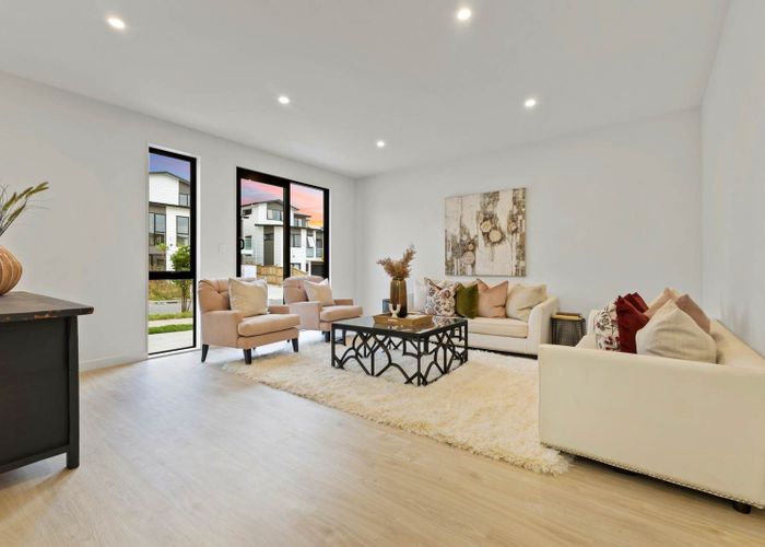  at 33 Grand Ridge Avenue, Flat Bush, Manukau City, Auckland