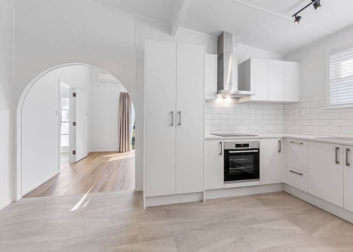  at 61 Sunnynook Road, Forrest Hill, North Shore City, Auckland