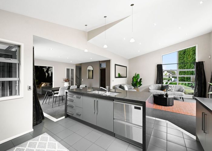  at 87 Huntington Drive, Huntington, Hamilton