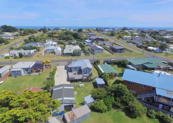  at 21 Signal Street, Foxton Beach, Foxton