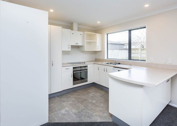  at 6c Savage Crescent, Ebdentown, Upper Hutt, Wellington