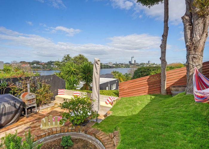  at 10/72 Kitchener Road, Milford, Auckland