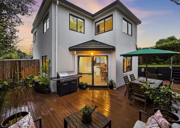  at 2/22 Merton Avenue, Glenfield, North Shore City, Auckland