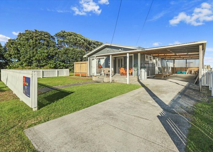 For sale 8 Point Road, Mokau, New Plymouth, Taranaki homes.co.nz