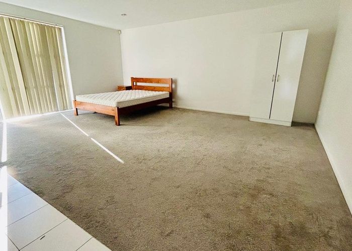  at 18 Windfola Parkway, Takanini, Papakura, Auckland